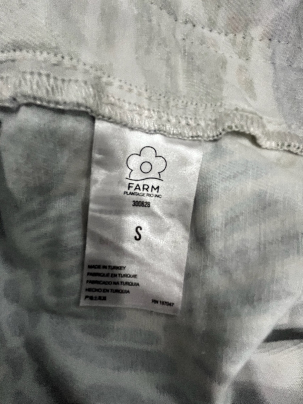 FARM Rio Macaw Flight Blue Green Paperbag Waist Shorts Sz Small. Missing belt - Picture 8 of 11